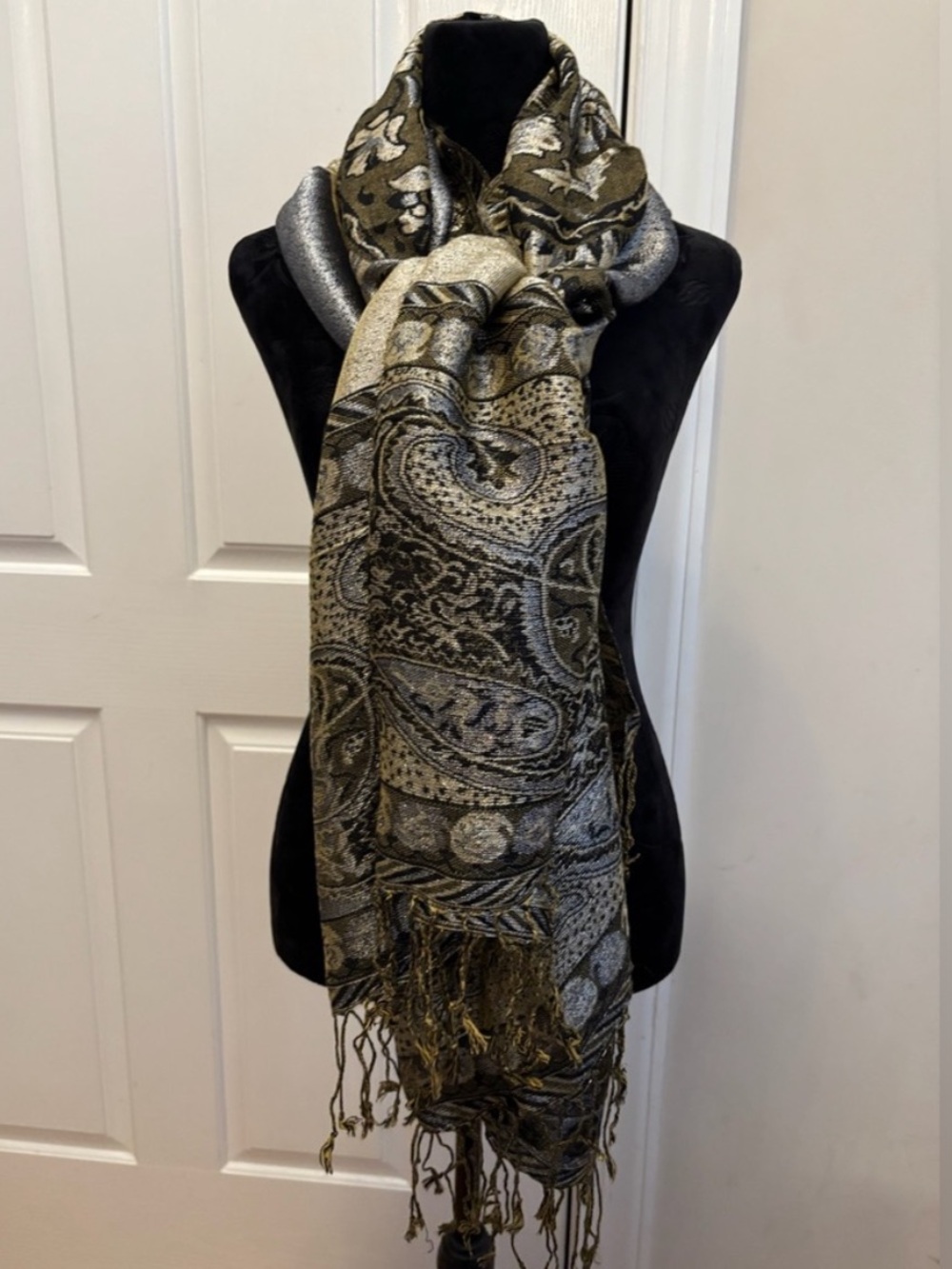 Elegant Black and Gold Scarf 🧣 70% Cashmere & 30%